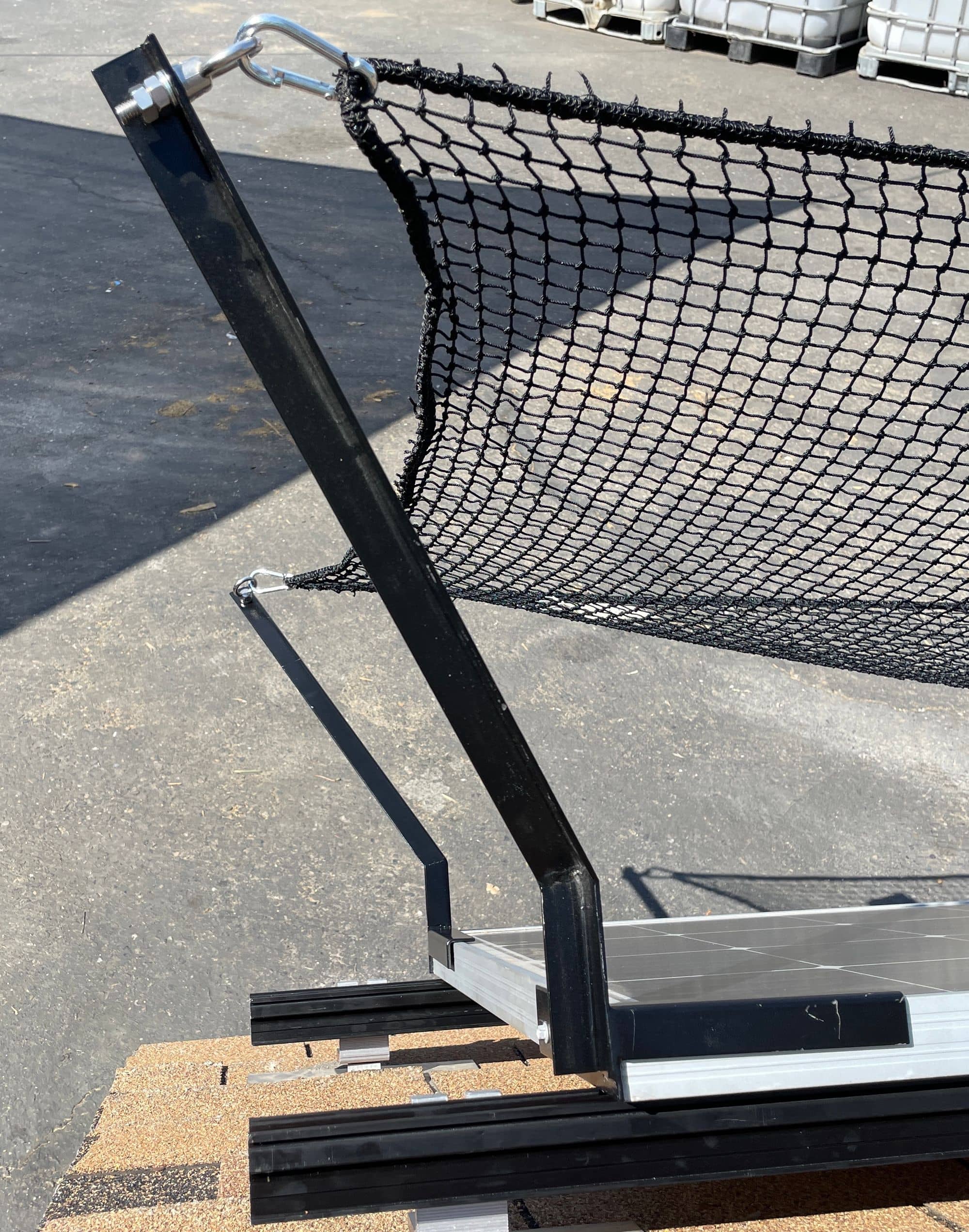 Direct attach corner support holding net by carabiner